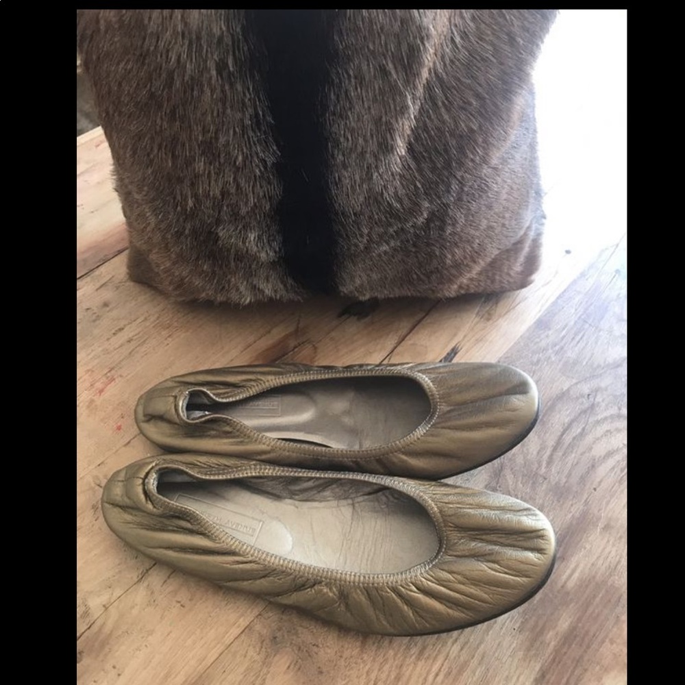 fur tote bag + Sacks 5 chacki bronze ballet pumps